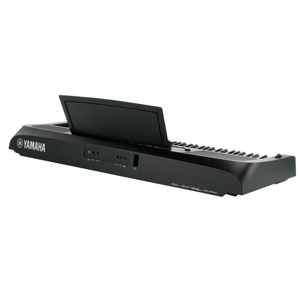 Yamaha DGX-670